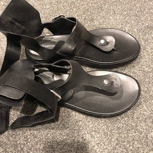 BCBG GENERATION SANDAL. NEVER BEEN WORN. SIZE 8